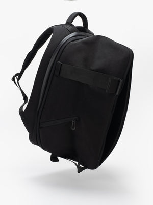 Isar M Round Carbon Black Backpack