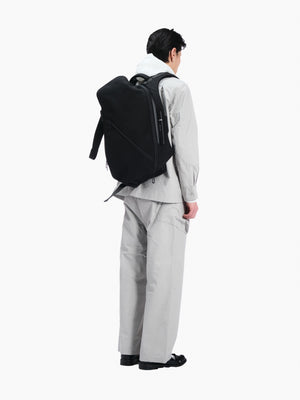 Isar M Round Carbon Black Backpack