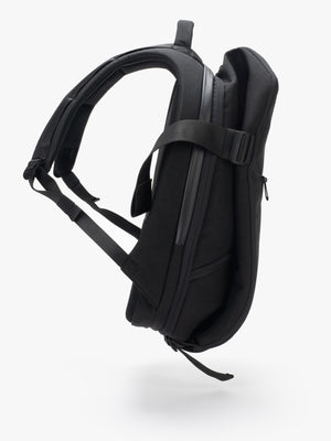 Isar M Round Carbon Black Backpack