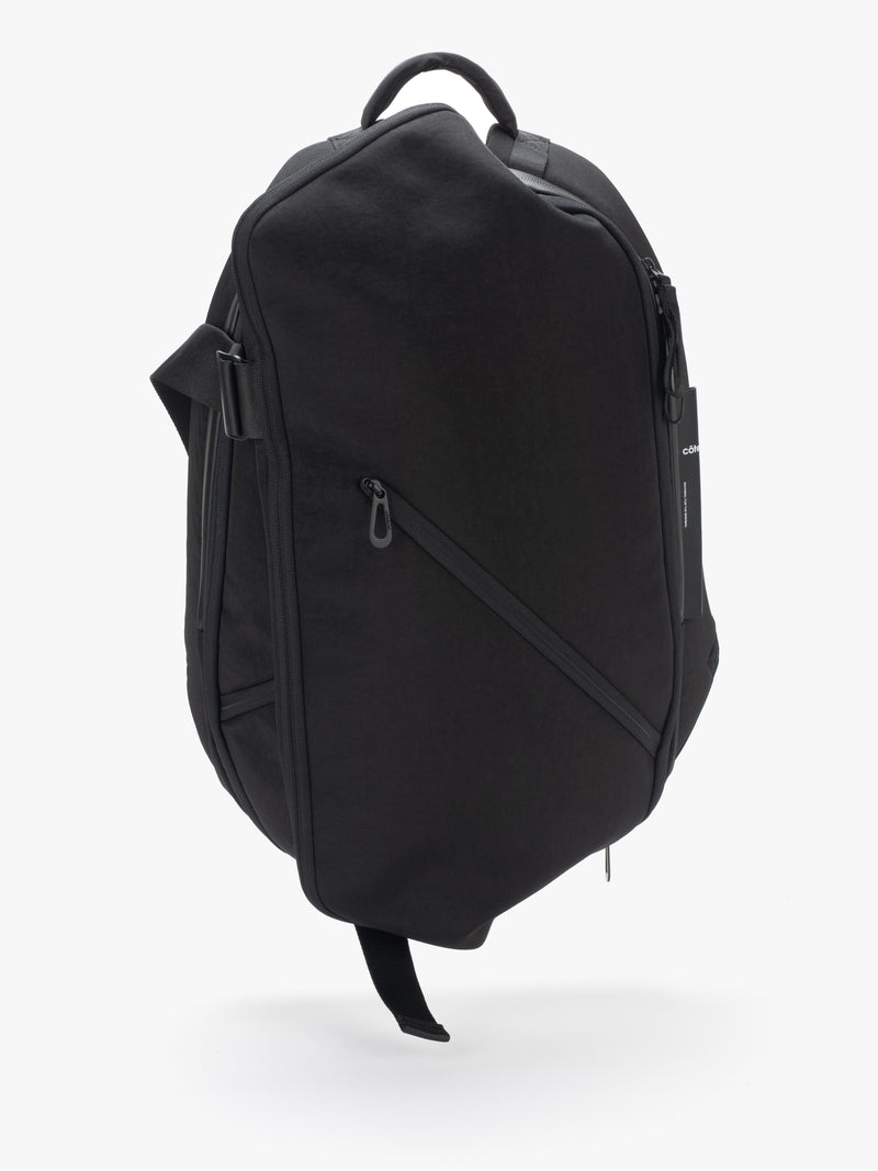 Isar M Round Carbon Black Backpack