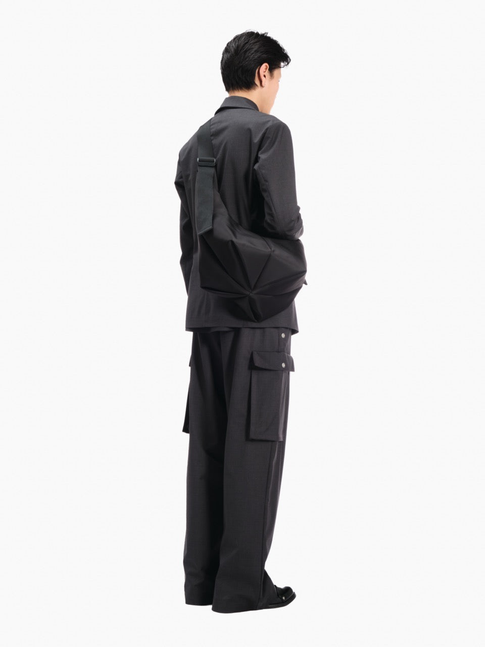Ni Sleek Black Crossbody Bag